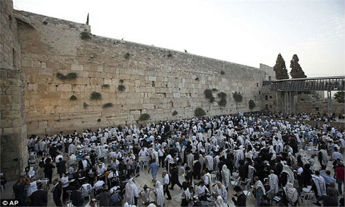 Đụng độ đẫm máu Israel-Palestine ở đền thờ al-Aqsa