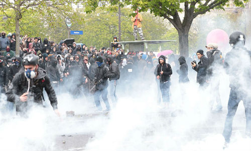 Hình ảnh bạo lực bùng phát dữ dội ở thủ đô Paris