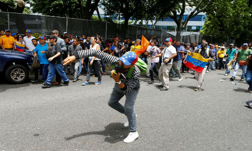 Hình ảnh đụng độ dữ dội ở thủ đô Caracas