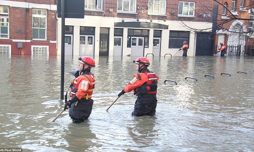 Ảnh: Thủ đô London lại ngập kinh hoàng vì vỡ đường ống nước