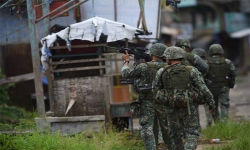 Ảnh: Quân đội Philippines ráo riết lùng sục khủng bố ở Marawi