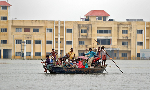 Thành phố Mumbai hỗn loạn do mưa lũ dài ngày