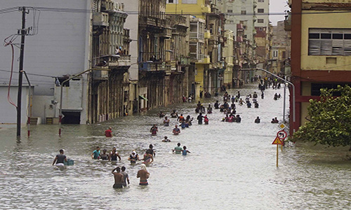 Siêu bão Irma biến đường phố La Habana thành sông