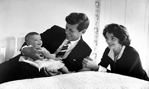 Chuyện tình lãng mạn của vợ chồng Tổng thống Kennedy