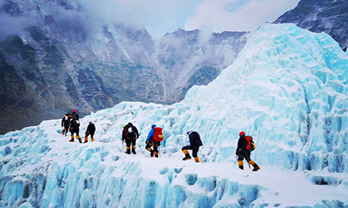 Sự thật gây sốc về hành trình chinh phục đỉnh Everest