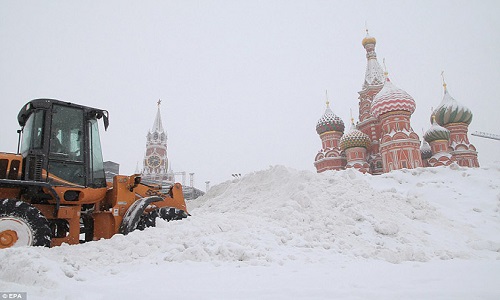 Thủ đô Moscow trắng xóa trong trận tuyết rơi kỷ lục