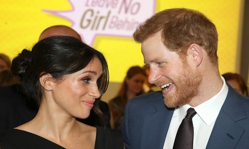 Khoảnh khắc ngọt ngào hạnh phúc của cặp đôi Hoàng gia Harry-Markle