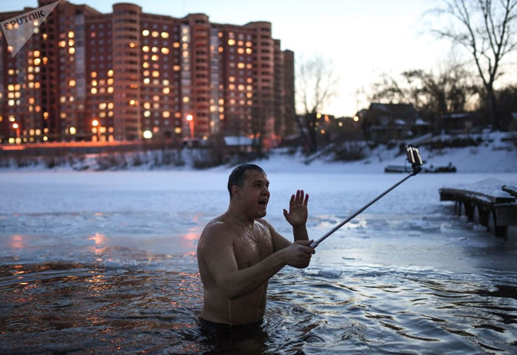 Ngạc nhiên cuộc sống ở vùng đất Siberia băng giá ngày đầu đông