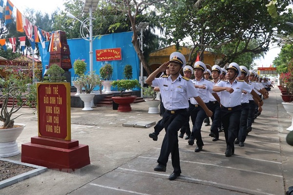 Linh thiêng lễ chào cờ sáng mùng 1 Tết tại quần đảo Trường Sa