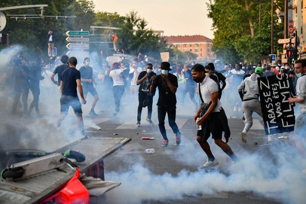 Toàn cảnh thủ đô Paris chìm trong hơi cay, khói lửa biểu tình