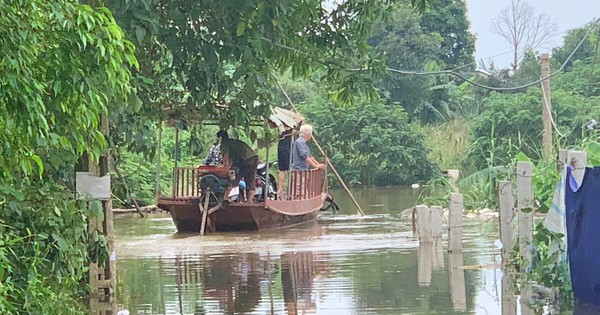 Thủy điện Hòa Bình xả lũ, bãi giữa sông Hồng ngập sâu