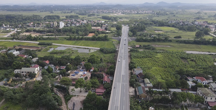 Cầu bắc qua Sông Hồng dài nhất Việt Nam nằm ở đâu?