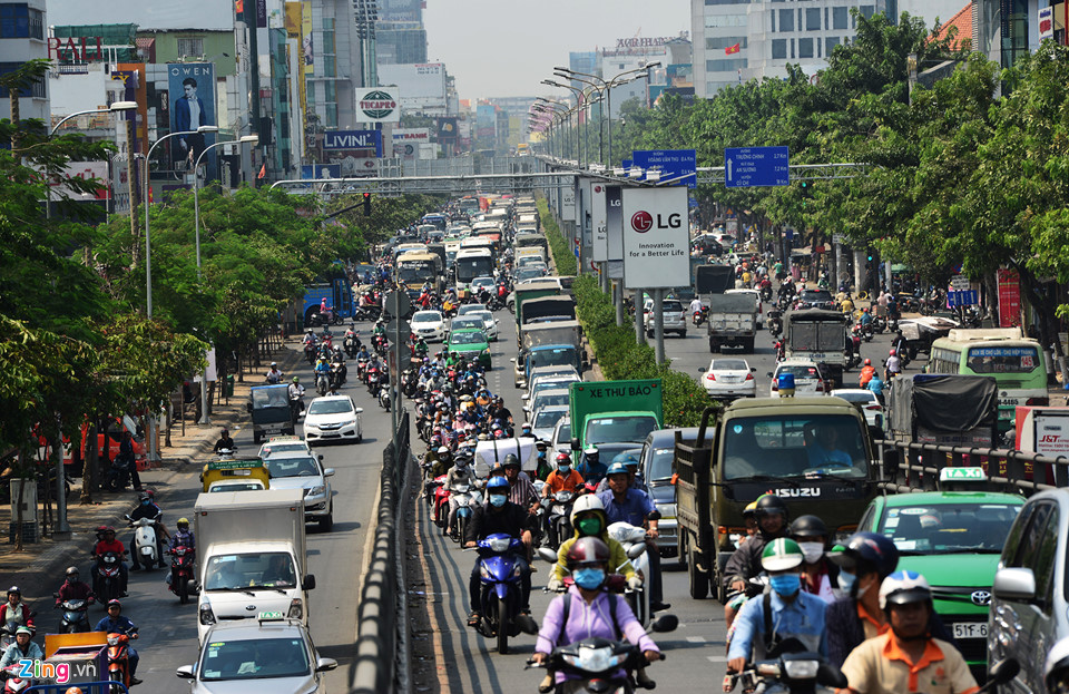 Kẹt xe khắp các ngả vào sân bay Tân Sơn Nhất dịp cận Tết