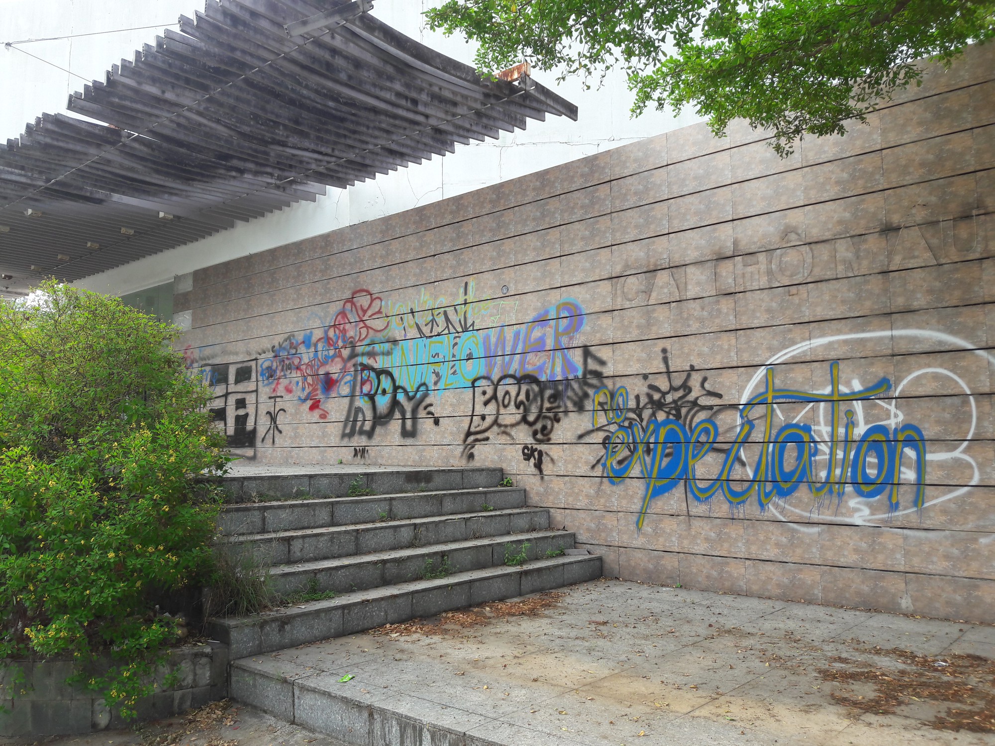 Đà Nẵng đang bị bôi bẩn bởi sơn Graffiti