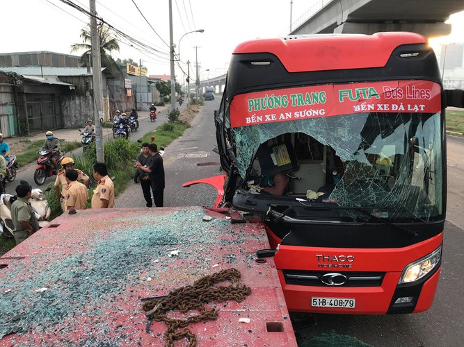 Loạt tai nạn nhà xe Phương Trang, khách sợ mất vía