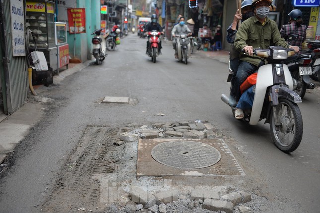 'Ma trận' hố ga, nắp cống bẫy người tham gia giao thông