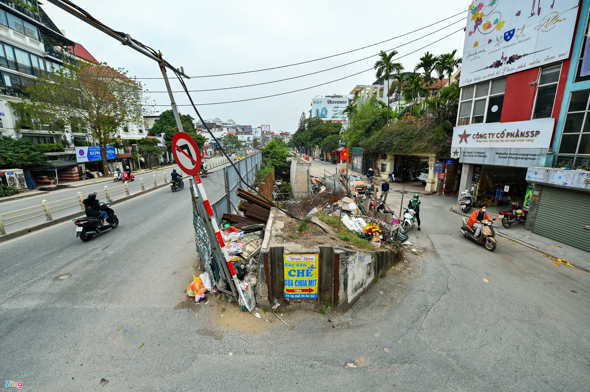 Tuyến phố nhếch nhác vì công trường 800 tỷ đồng 'bỏ hoang'