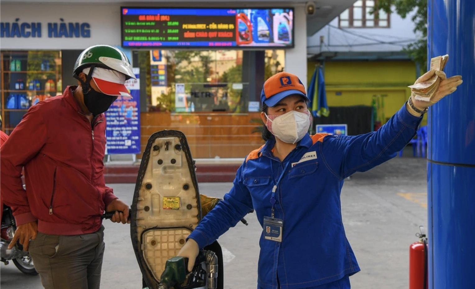 Sáng 31/5: Giá xăng lại tăng; Tiền mã hóa 'Thủy Bi' sau vụ bạo lực học đường