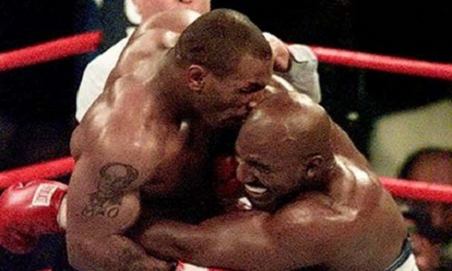 Giây phút hủy hoại sự nghiệp lừng lẫy của Mike Tyson