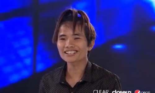 Thánh bàn chải “làm loạn” sân khấu Vietnam Idol 2015