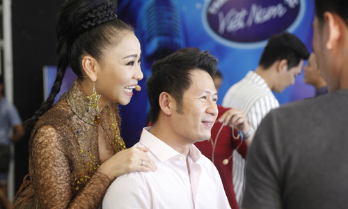 Thu Minh thân thiết với Bằng Kiều ở hậu trường Vietnam Idol