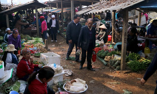 Lạ lùng phiên chợ cuối năm ở Hà Nội chỉ dành cho quý ông