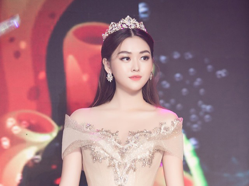 Vẻ gợi cảm của Tường San được dự đoán là á hậu Miss International