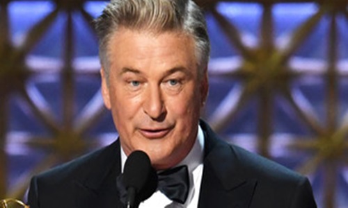 Đời tư tai tiếng của tài tử Alec Baldwin bắn chết người trên phim trường