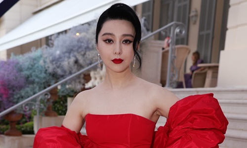 Phạm Băng Băng khoe vai trần gợi cảm ở Cannes 2023