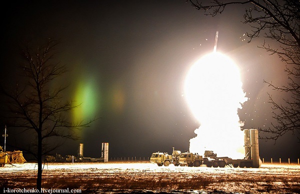 Tên lửa S-400 tới Crimea, máy bay NATO "nằm đất sạch"