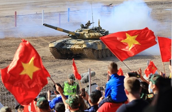 Tập luyện bằng T-54, thi đấu T-72B3... Đội tuyển Việt Nam đã làm quá tốt!