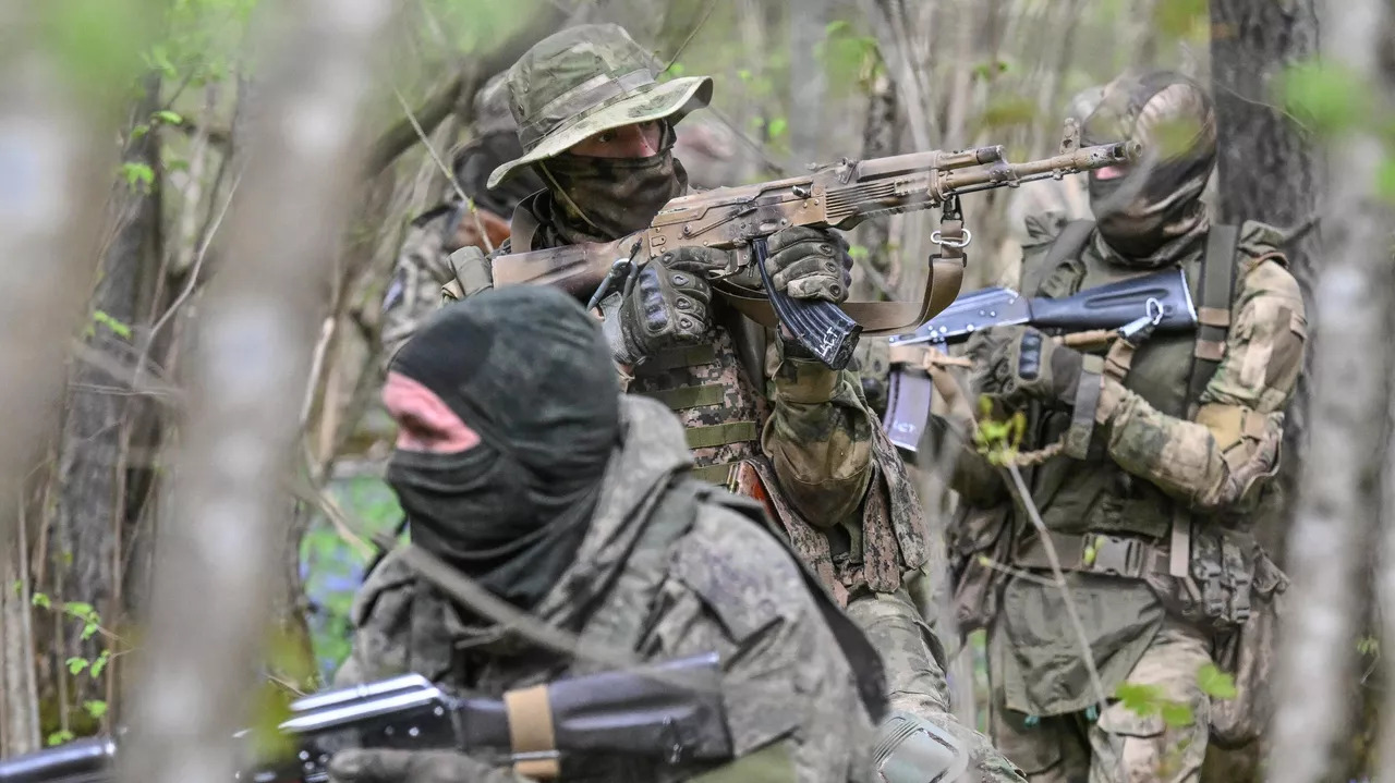 Nga đánh thẳng Ugledar: Cuộc chiến quyết định tại Donetsk