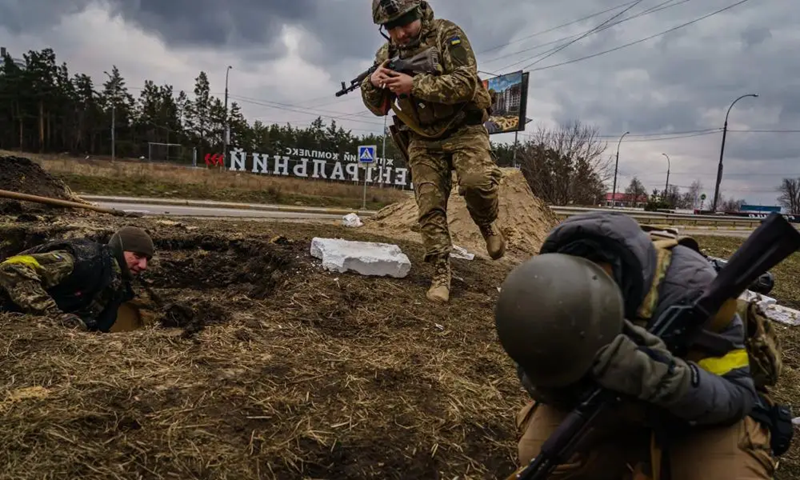 Chiến trường Donbass đẫm máu, hàng loạt binh sĩ Nga đào ngũ