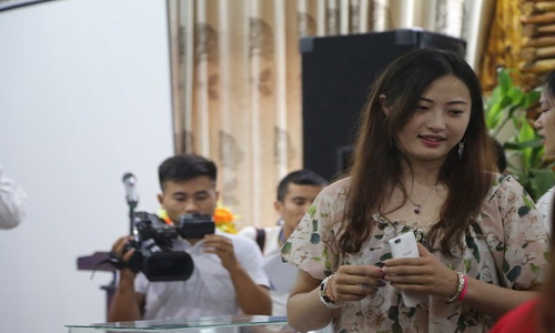 Mỹ nhân bóng chuyền khoe giọng hát tại VTV Cup 2015