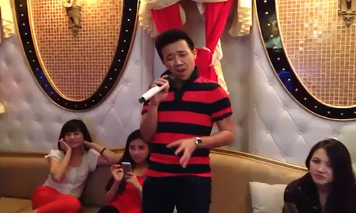 Trấn Thành trổ tài giả giọng hàng loạt ca sĩ hát karaoke