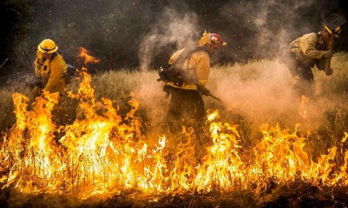 Cháy rừng dữ dội ở California, hàng nghìn người sơ tán