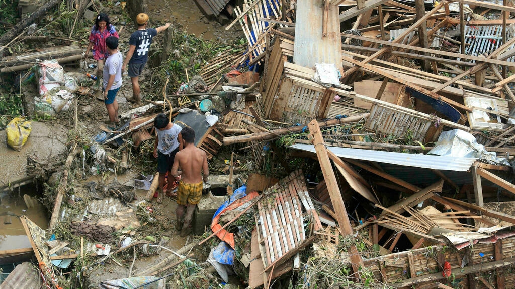 Khung cảnh hoang tàn như ngày tận thế tại Philippines sau siêu bão Rai