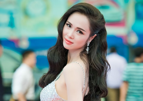 Gợi cảm như Ngọc Trinh mà vẫn chào thua Vũ Ngọc Anh