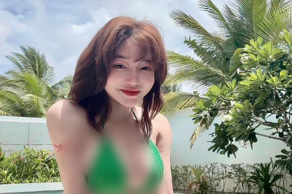 "Gái hai con" Elly Trần diện bikini táo bạo, khoe đường cong nóng bỏng