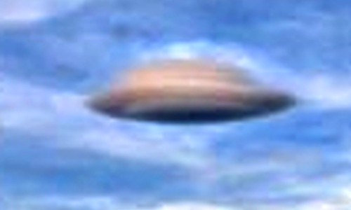 Cận cảnh đám mây quái đản giống UFO ở Ireland