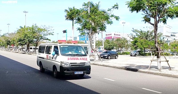 Video: Xúc động những chuyến xe không nghỉ đưa người đi cách ly trong dịch Covid-19