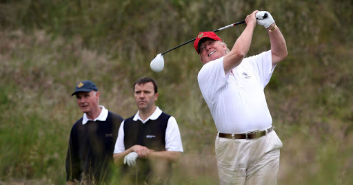 Ông Trump chơi Golf tại Nhà Trắng bằng bộ giả lập giá 50.000 USD