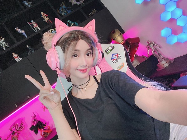 Quá khứ bất ngờ của nữ streamer “siêu xinh” vừa gây sốt khi chơi LMHT