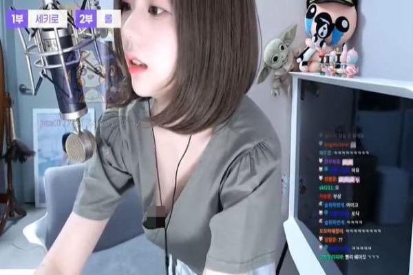 Vô tình lộ phần nhạy cảm, nữ streamer bị “ném đá” không thương tiếc