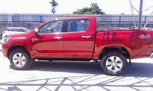 Chưa ra mắt Toyota Hilux mới bất ngờ bị lộ diện hoàn toàn