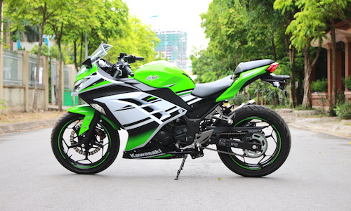 Kawasaki Ninja 300 phiên bản kỷ niệm giá 196 triệu tại Hà Nội