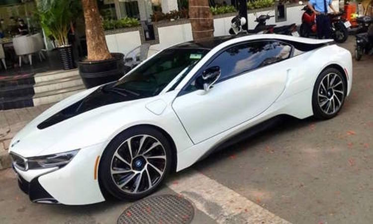 Cận cảnh xe sang BMW i8 “biển trắng” đầu tiên tại Việt Nam