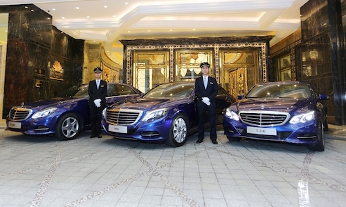 Dàn xế sang Mercedes đón khách VIP tại Sài Gòn