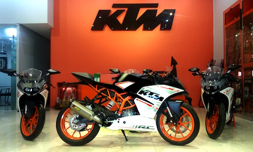 KTM Việt Nam tặng hàng loạt đồ chơi cho khách mua xe