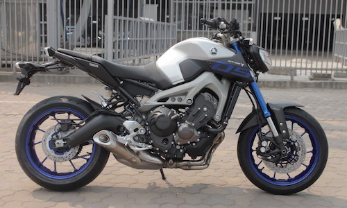 Soi nakedbike “hàng độc” Yamaha MT-09 mới về Hà Nội